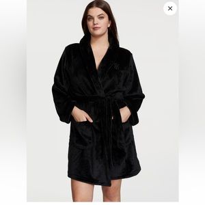 NWT Victoria’s Secret Short Plush Robe